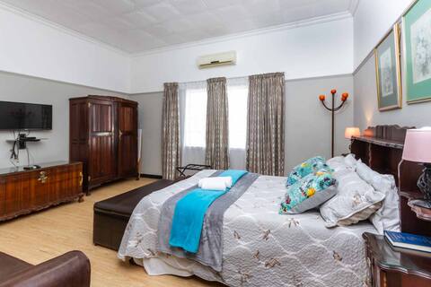 Spacious two bedroom apartment with garden and BBQ