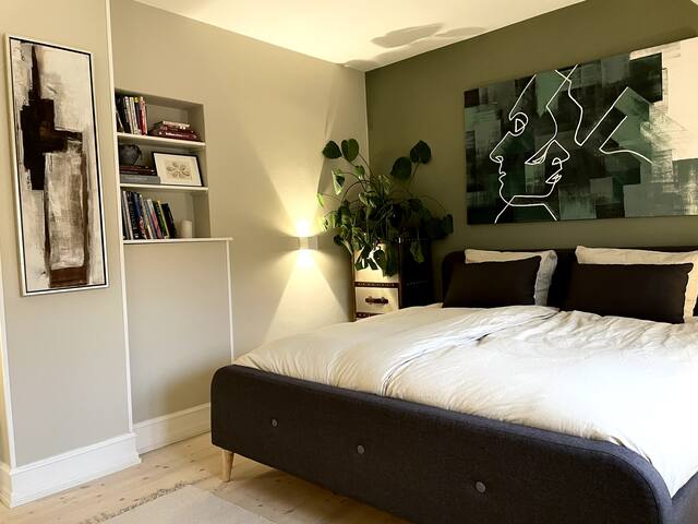 Spacious penthouse apartment w. central location gallery image 4