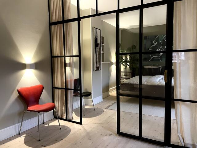 Spacious penthouse apartment w. central location gallery image 3