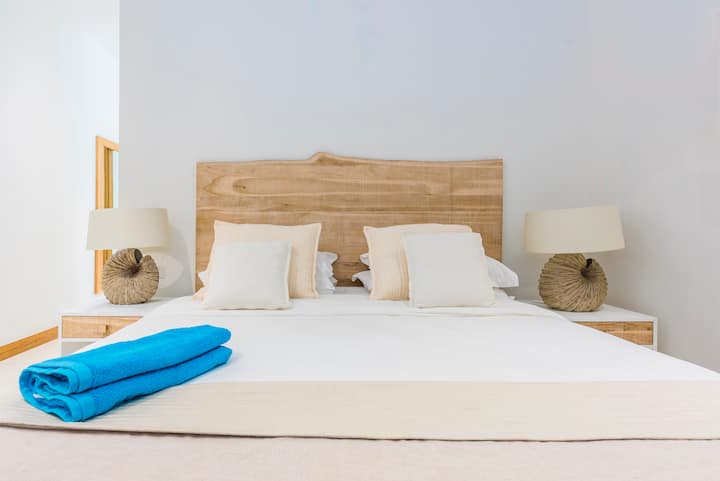 Основна спалня - двойно легло със самостоятелна баня 