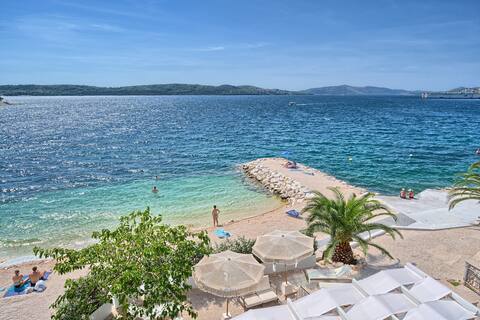 Livingstone Beach House 3