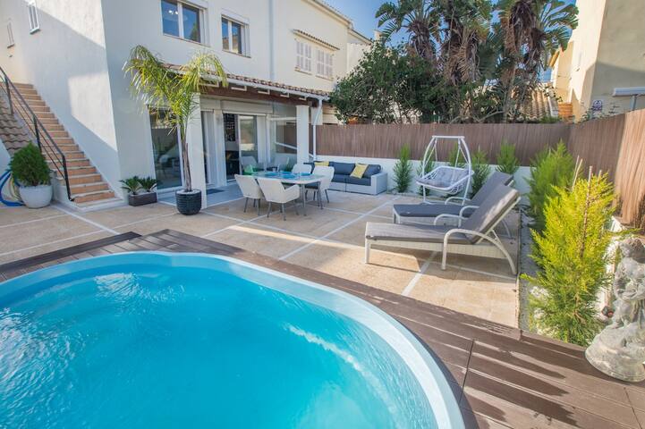 Casa con 4 habitaciones, piscina y vistas al mar