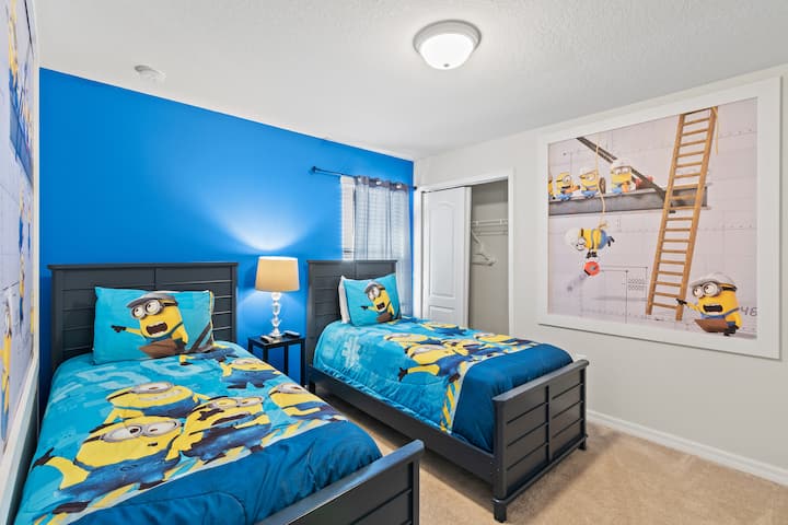 Dormitorio 6 en la planta superior (dos camas individuales), baño compartido con el dormitorio 7.