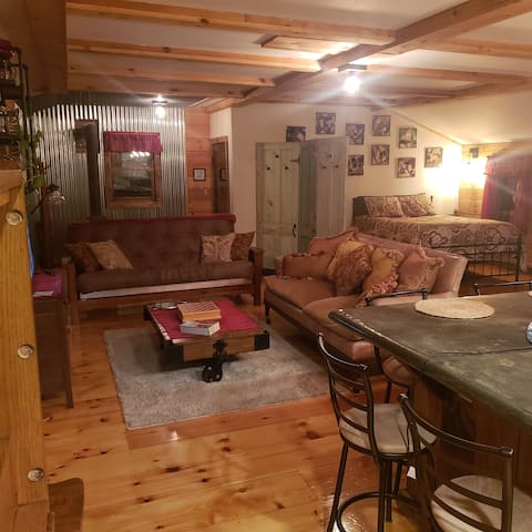 Inviting studio apartment above barn in Vermont