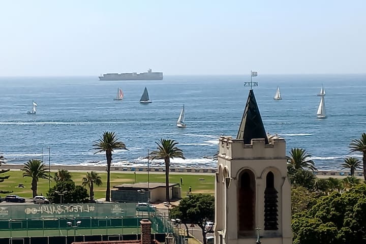 Sweeping Sea, Mountain & Promenade Views Sea Point