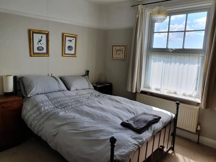 غرفة النوم الرئيسية ، سرير بحجم كينج