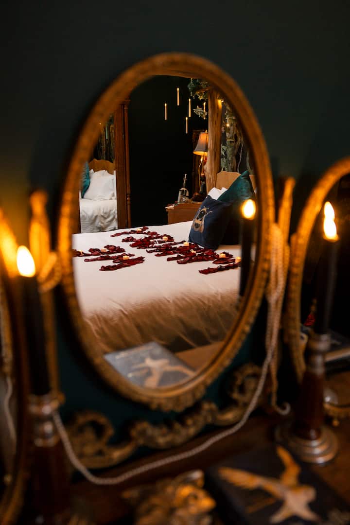 Looking for the perfect place to propose? Our romantic hideaway offers the ideal setting—secluded, magical, and made for unforgettable moments.