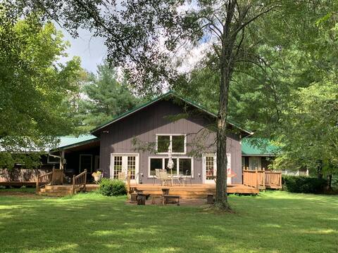 Spacious Lake Escape Near Conley Bottom