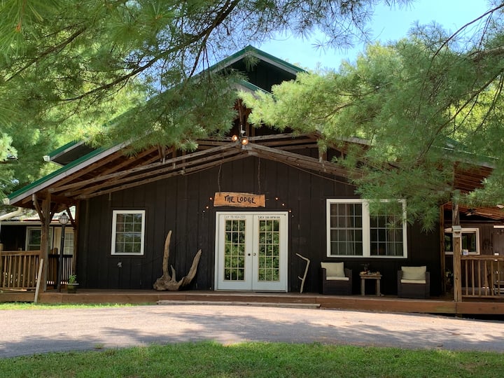 Spacious Lake Escape Near Conley Bottom