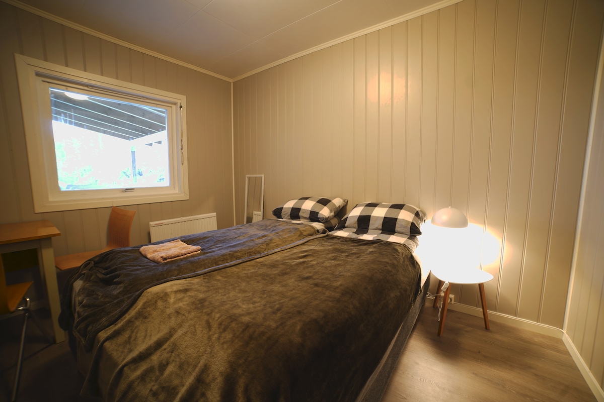 ห้องพักที่สว่างและอบอุ่น