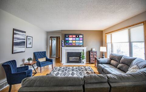 Cozy Street Rambler (King Bed)