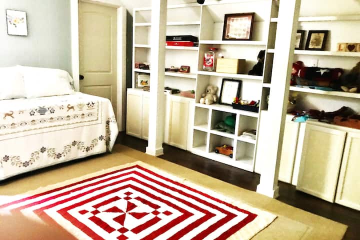 חדר שינה למעלה 4 כולל עכשיו מיטה זוגית