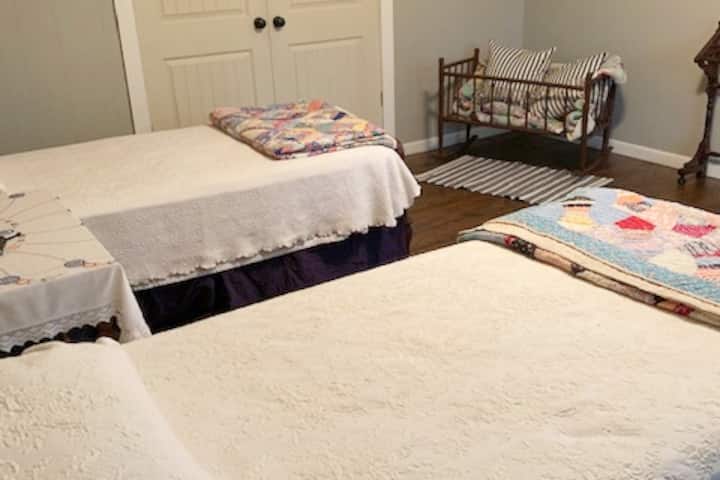 למעלה חדר שינה 2 מיטות זוגיות