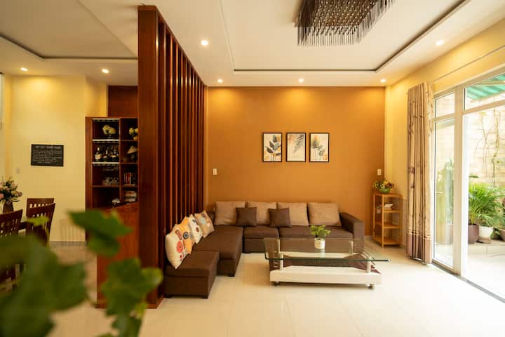 220 sqm-4BR house in city center