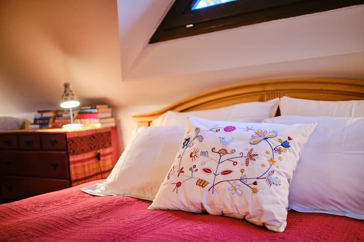 Crisp cottons and feather or cotton duvets, or, for those will allergies, non-allergenic available