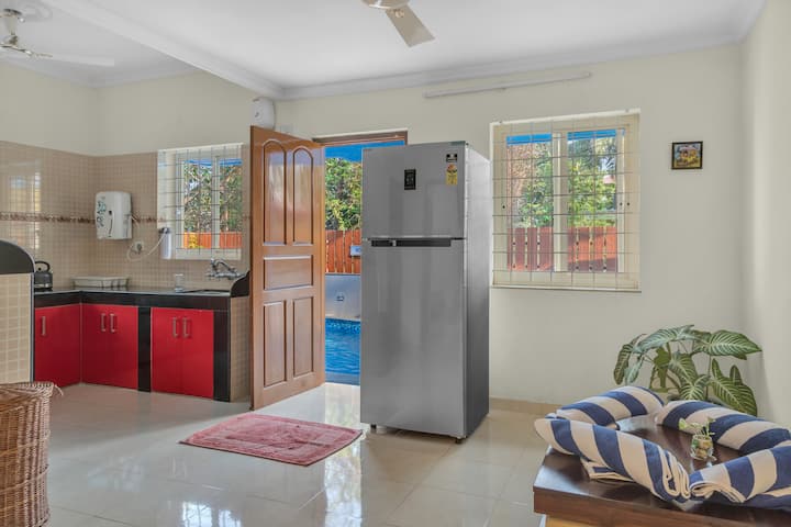 sitting area with kitchen