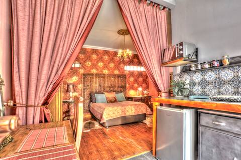 Oak View Manor The Pink Suite