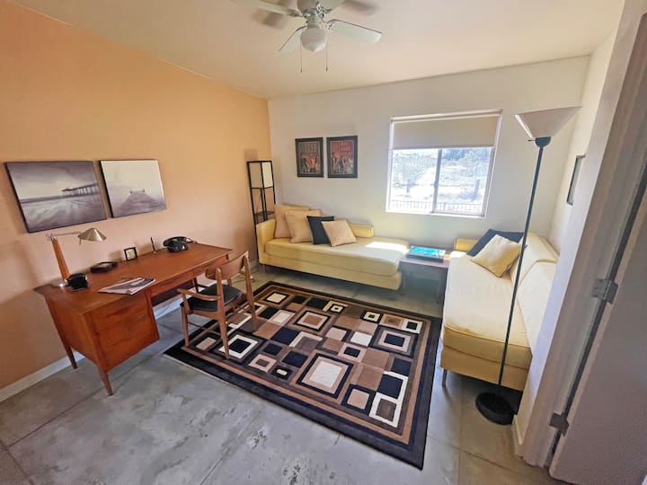 غرفة النوم رقم 2 أو غرفة الجلوس.