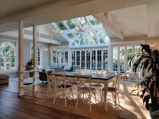 WinterGreen Manor at Maleny – Glass Pavilion