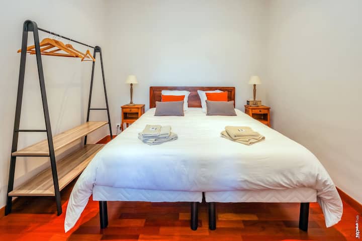 Osmen Room, located on the ground floor. 
Udobna soba s bračnim krevetom. 
Ima vlastitu kupaonicu. 