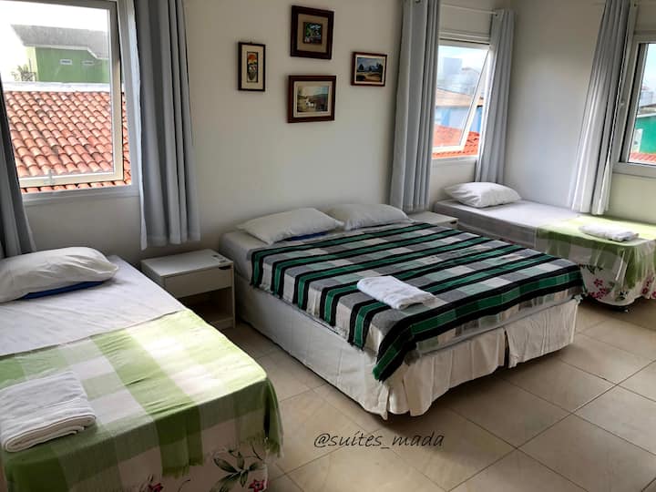 суит (двойно легло + 3 единични легла)