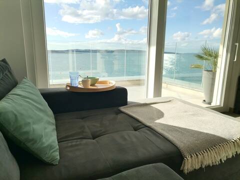 Emerald on the beach 4****