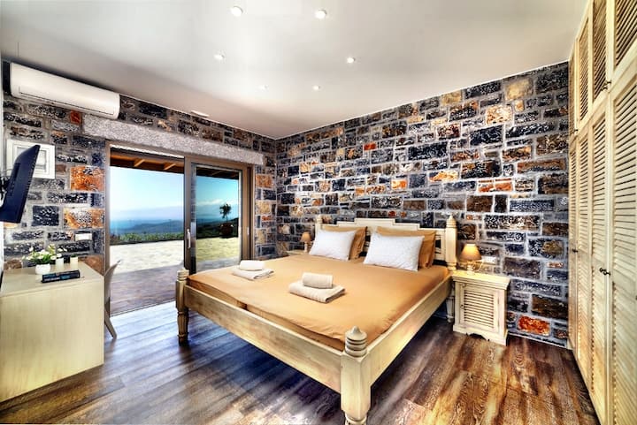 Bedroom  #2 with en suite bathroom, A/C snd splendid view over the complet Gulf of Mirambello