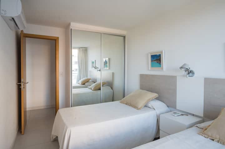 SLAAPKAMER #2. (Makkelijk om te toveren in een paar slaapkamers). 