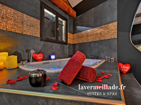 ♥♥ Romantic & Glamorous with Private Jacuzzi ♥♥