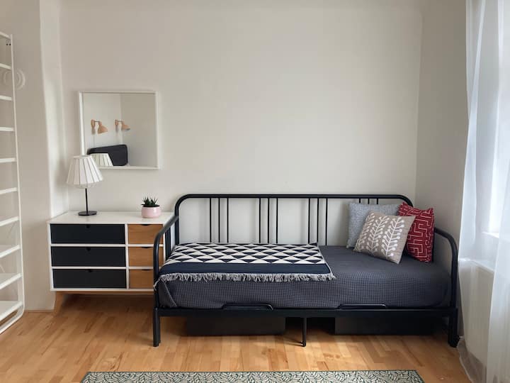 Small bedroom with double bed and single bed. Up to 3 guests. 