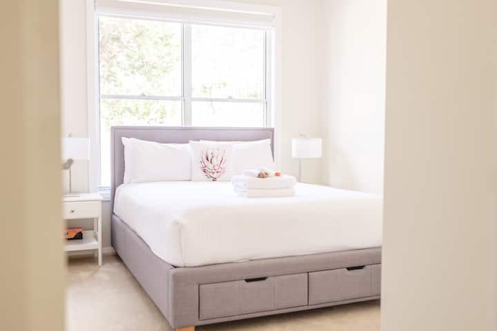 The Midnight Fleur Room features a Queen sized bed with professionally laundered sheets and a high quality mattress for your comfort.