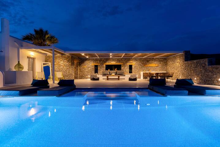 Villa Gustosa Luxury Villa on Faragas Beach gallery image 4