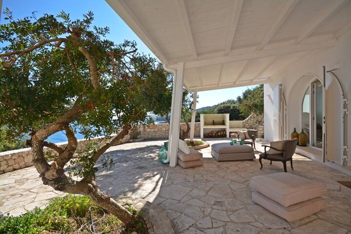 Villa esclusiva con accesso al mare gallery image 2