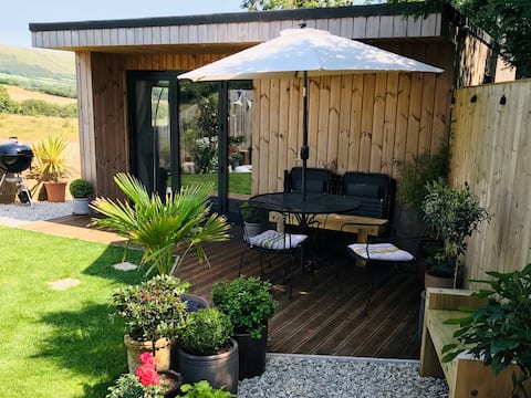 Popular Airbnb listing: Woodside Cabin. A warm & cozy home from home. in Purbeck