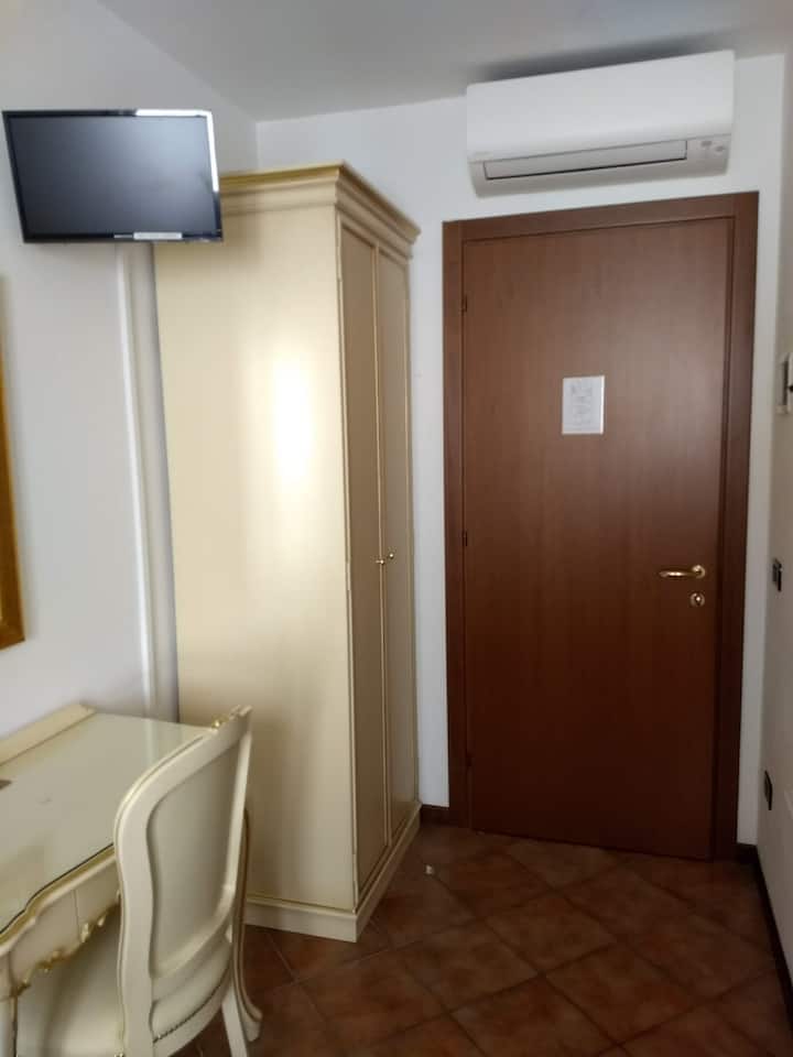 Venetian Guesthouse With 8 Rooms Bath Ensuite - Lido di Venezia