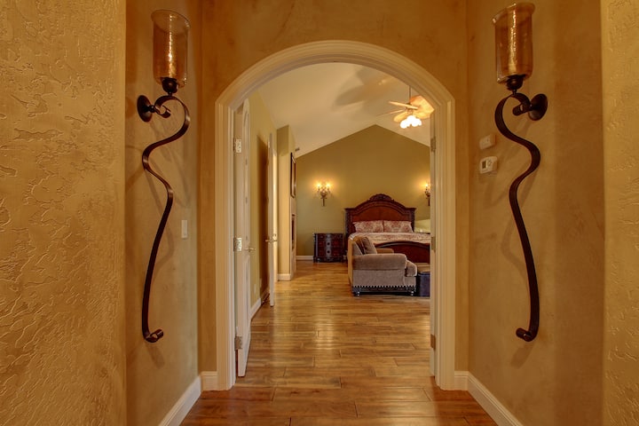 الممر إلى الجناح الرئيسي