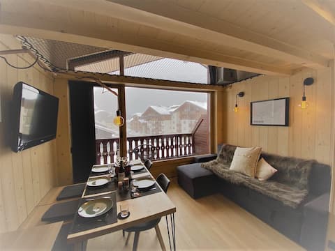 Top Airbnb: Charming apartment, 5 people, ski-in, renovated. in Morillon