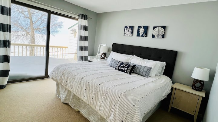 Master BR (krevat dopio "King") me pamje nga liqeni Mille Lacs! 