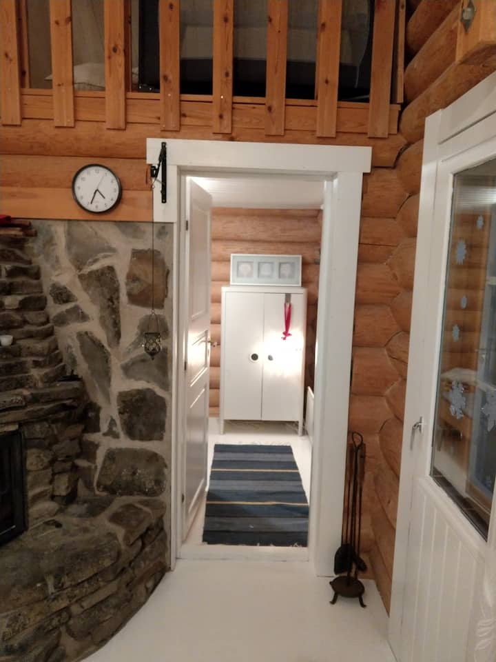 Ერთ-ერთი საძინებელი დაბლა