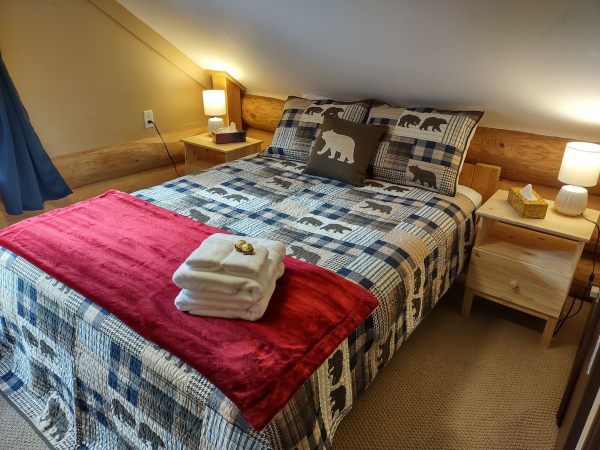 Second guest room with queen bed on third floor