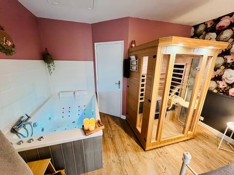 Cottage with spa and sauna Manoir de Bois-en-Ardres