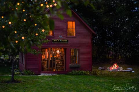 Historic Maine Canoe Shop Near lake, hiking & A.T.