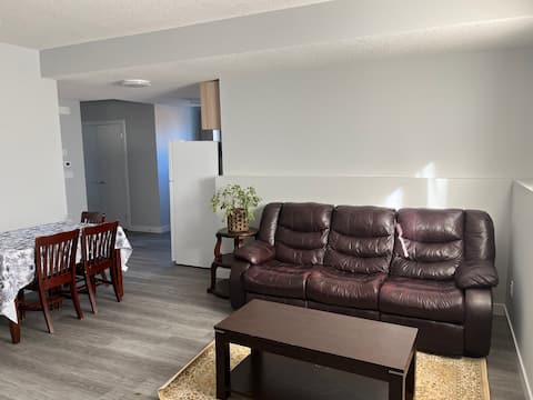 Home away from home, 2 bedroom suite in Kensington