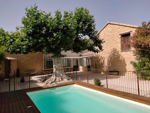 Vacation home in Provence with pool