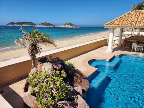 Beachfront w/private pool(Heated) 4bedroom Home