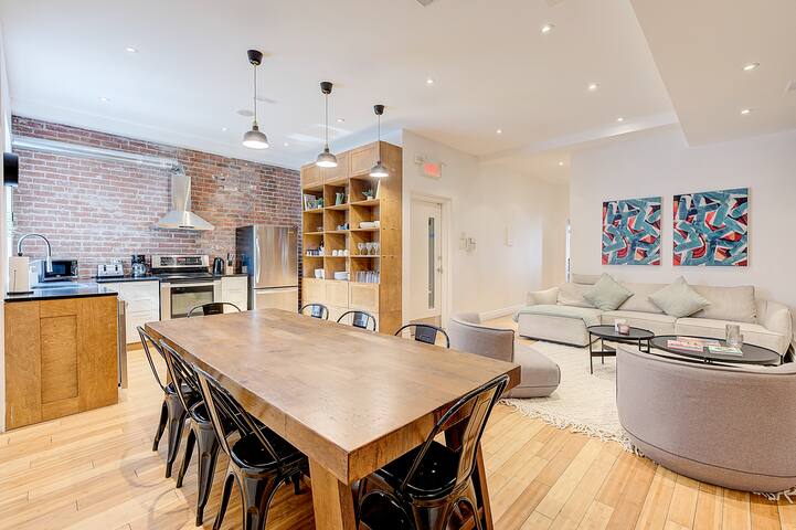 Huge 4 BR Apartment in the heart of Downtown! gallery image 2