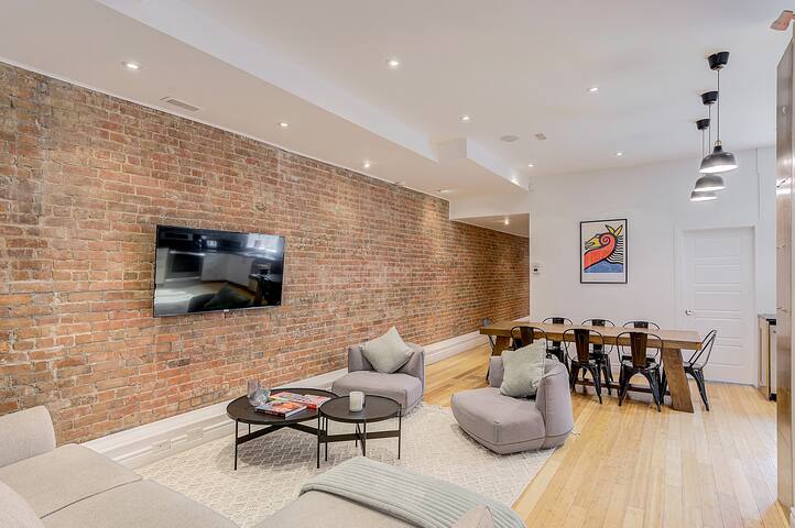 Huge 4 BR Apartment in the heart of Downtown! gallery image 4