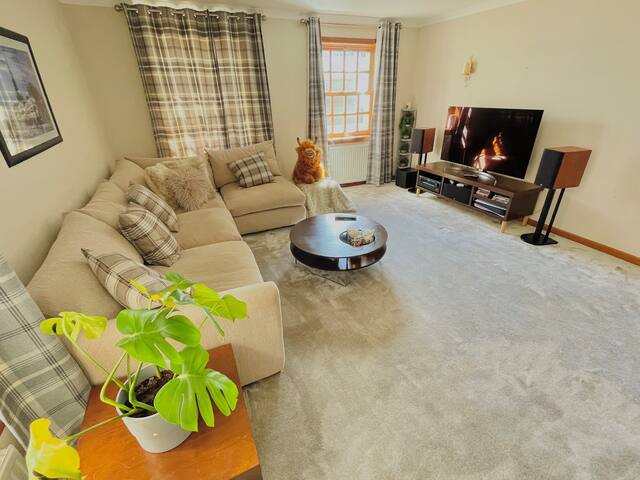 Beautiful 2 bedroom apartment by the Royal Mile gallery image 5