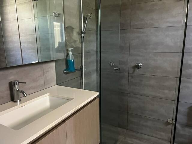 Cosy Entire Home Apartment with 3 bedrooms gallery image 5