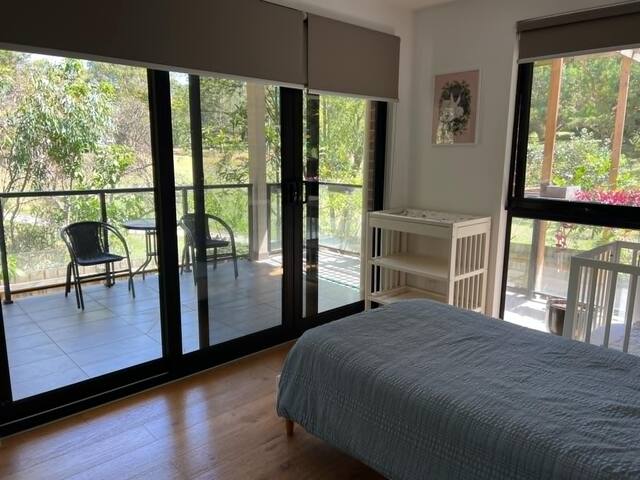 Cosy Entire Home Apartment with 3 bedrooms gallery image 2